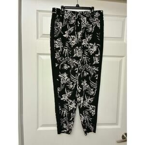 White House Black Market Floral Pull On Pants Womens‎ M Black White Ankle